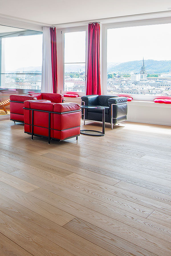 Parkett Nova Antica Club, Mehrschicht Landhausdiele aus franz. Eiche Base fumé clair, leicht gebürstet, geölt cementgrau