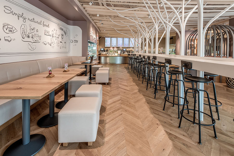 Parkett Nova Antica, Fischgrat, Massivholzdiele aus franz. Eiche Base brut, Spezialsortierung natur mit 50% Altholz, wohnfertig geölt weiss