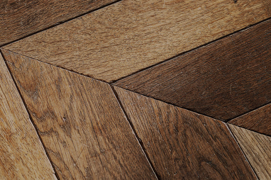 Parkett Nova Antica, Fischgrat, massives Stabparkett aus franz. Eiche Base fumé, gealtert, geölt natur