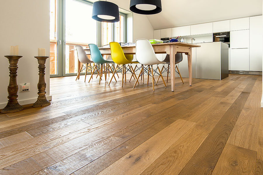 Parkett Nova Antica Le Base, Massivholzdiele aus franz. Eiche Base fumé clair, sägeroh, geölt natur