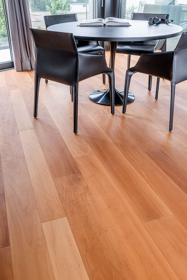 Parkett Ponte Vecchio, Landhausdiele 3-Schicht, Birnbaum europ. gedämpft, lebhaft, geölt natur