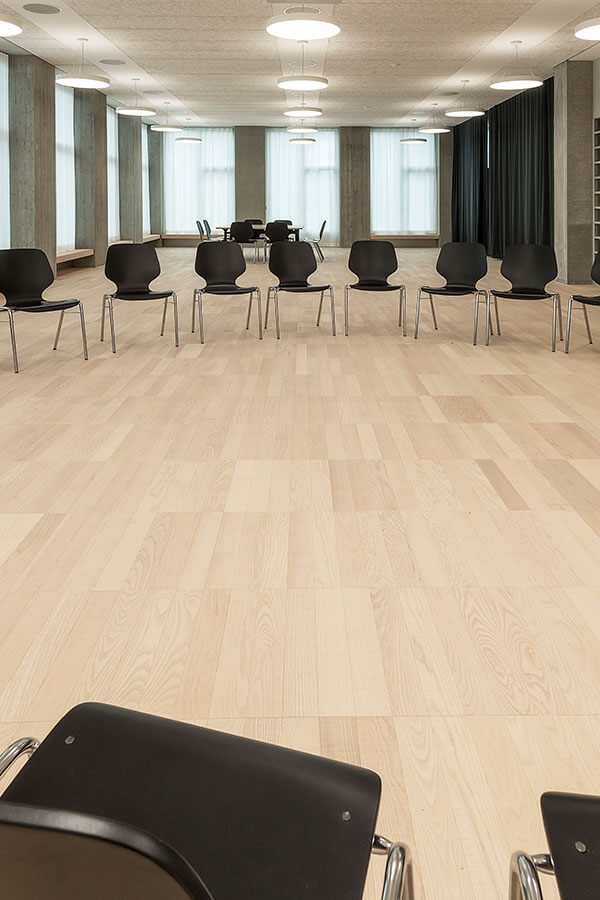 Parkett SkyLine 468, Riemenparkett 2-Schicht, Esche lebhaft, geölt weiss, parallel